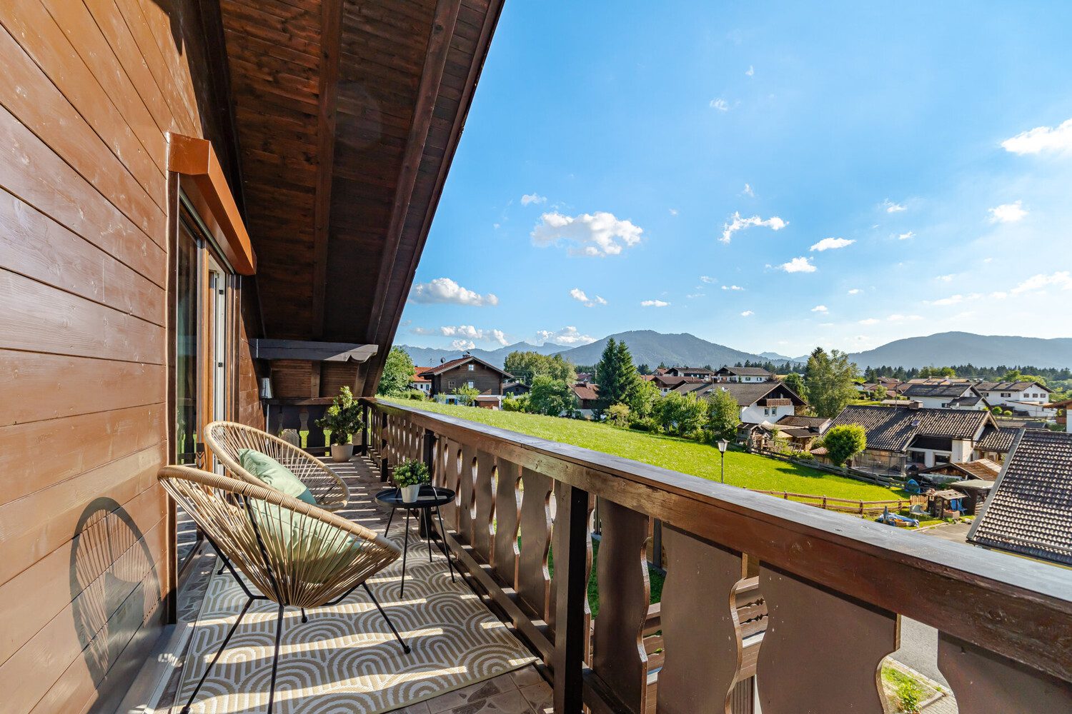 Balkon mit Bergblick