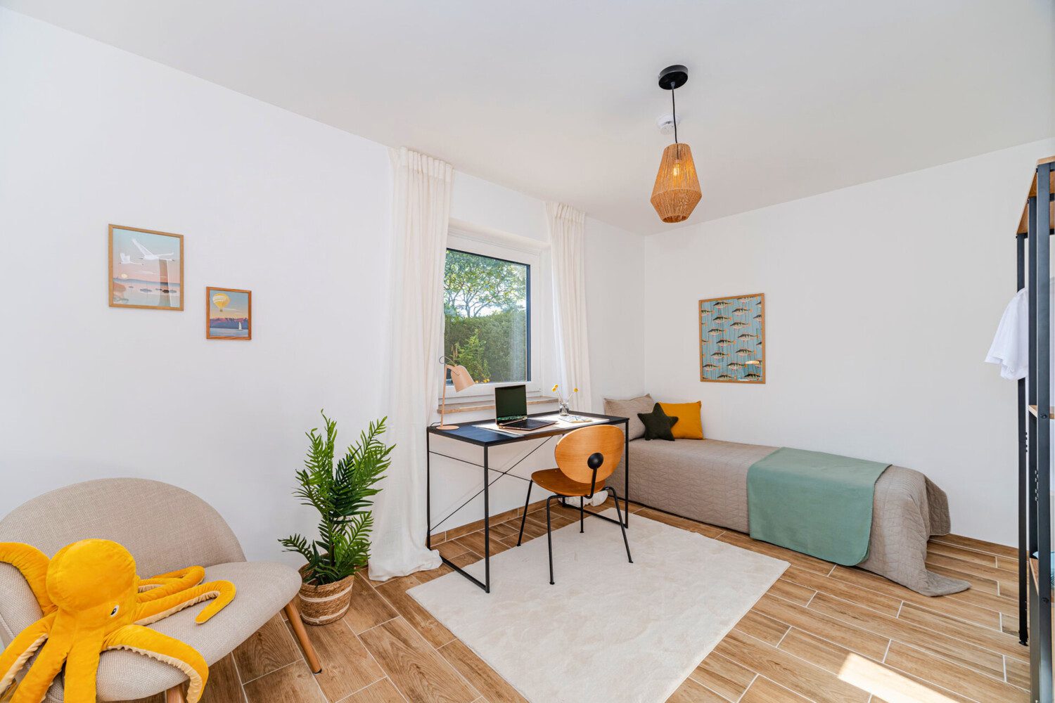 Schlafzimmer 1