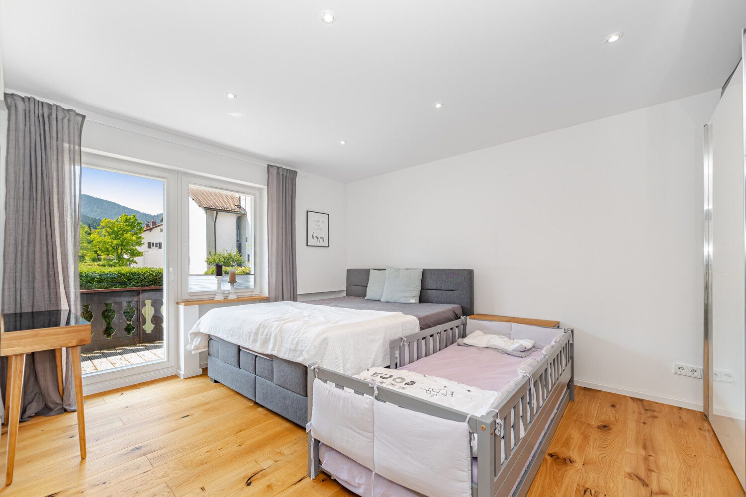Schlafzimmer 1