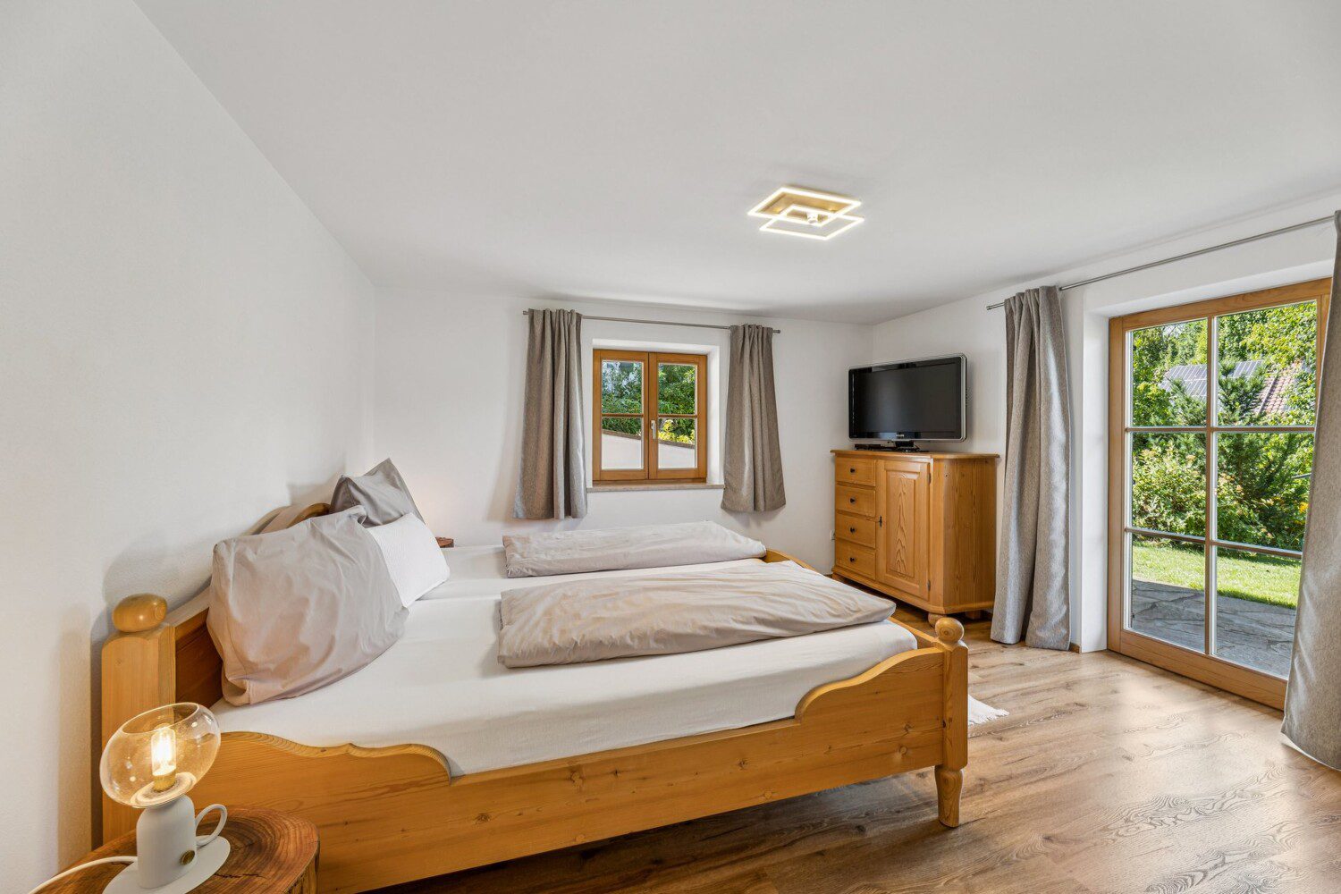 Schlafzimmer 1