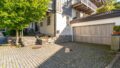Einfahrt & Garage